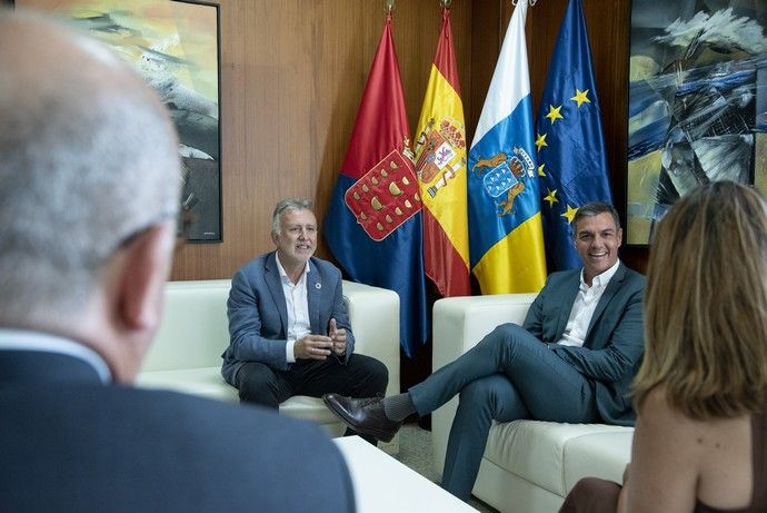 Pedro Sánchez se reúne con Ángel Víctor Torres en Lanzarote