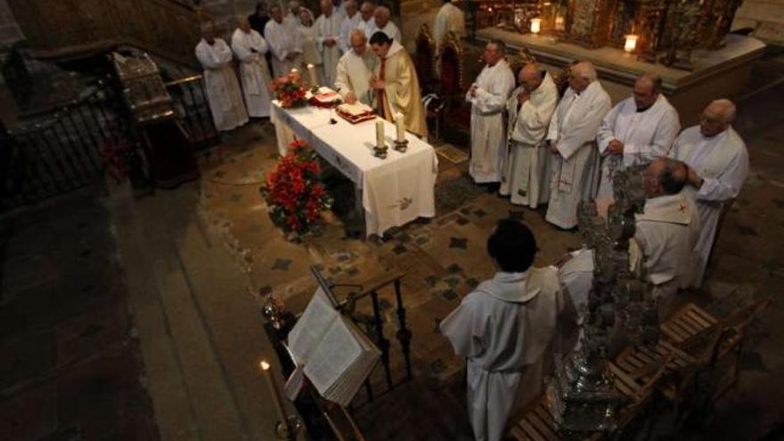 El vicario de Ourense pide a sus sacerdotes que eviten negociar el precio de las misas