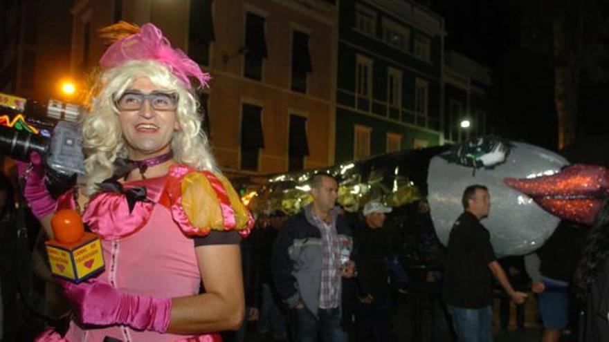 El Carnaval 2011 se incinera con la vista puesta en el cielo