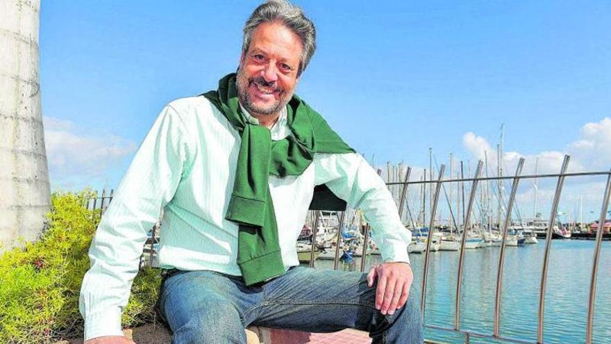 Carmelo Cabrera posa sonriente en el Muelle Deportivo de la capital grancanaria, el pasado miércoles. | | JUAN CASTRO