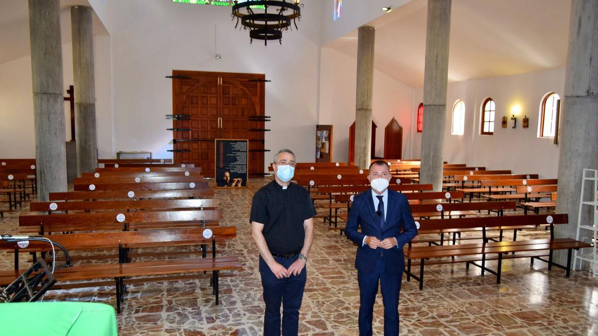 Teodoro Sosa visita las obras de mejora de la Iglesia de Barrial