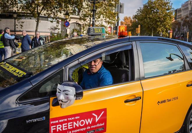 Élite Taxi advierte de que las elecciones generales pueden retrasar la ley catalana del taxi