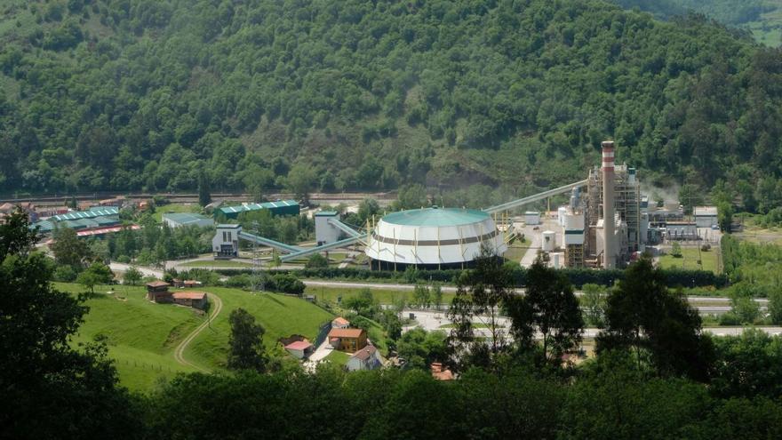 La térmica de La Pereda, que se transformará en central de biomasa. | LNE