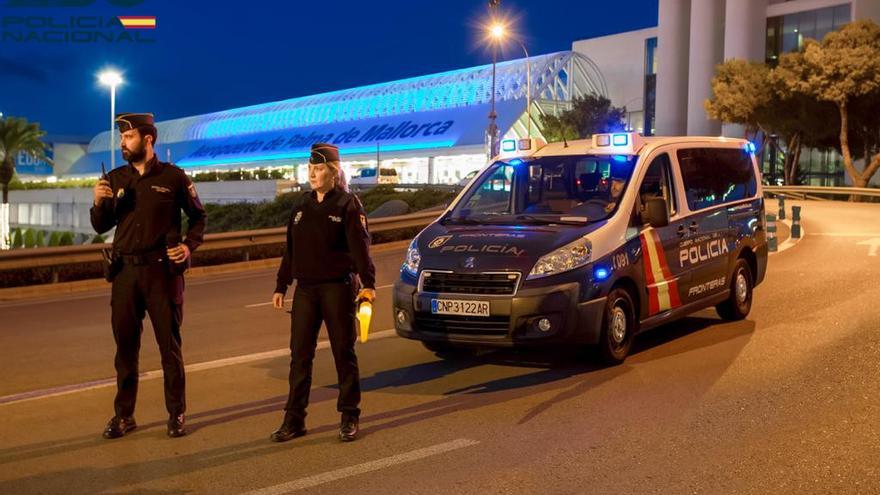 Arrestan a un trabajador de una empresa de alquiler de coche del aeropuerto  de Palma por robar a unas turisas