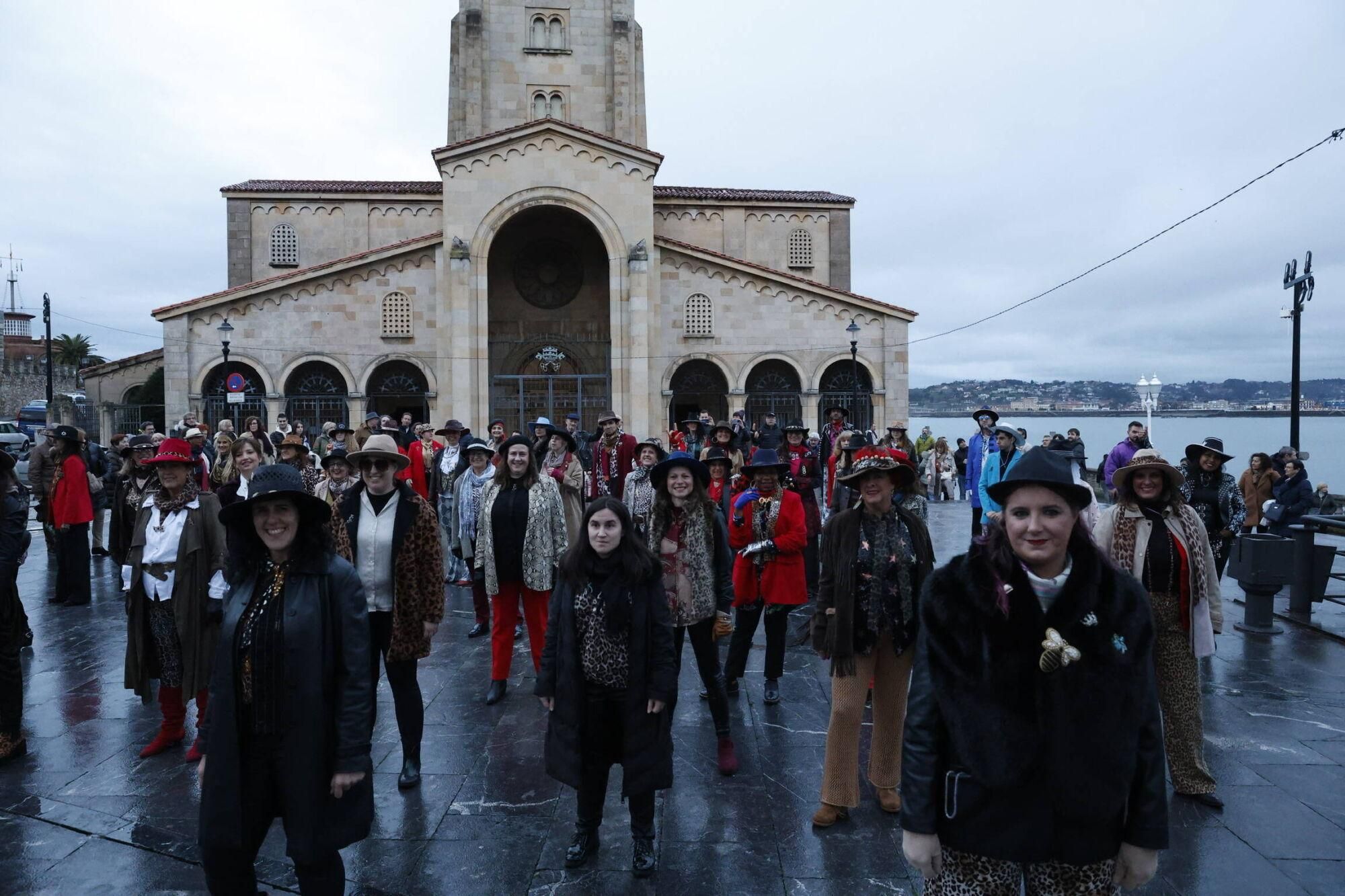 EN IMÁGENES: Flashmob en honor a Tino Casal en Gijón