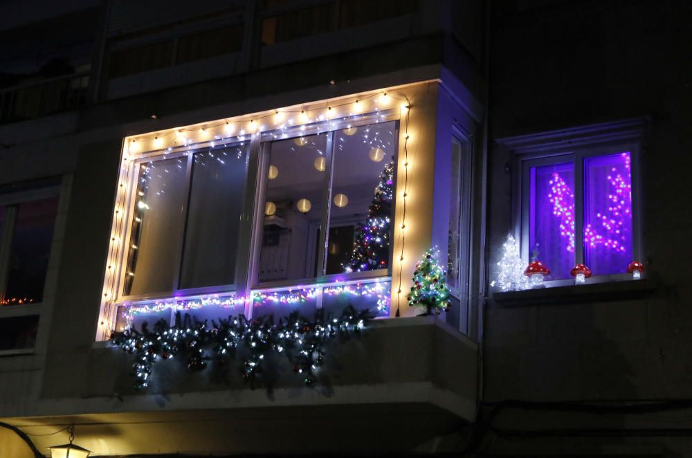 Las fachadas y los balcones más navideños de Vigo. // A. Villar - J.Lores - M. Clavero