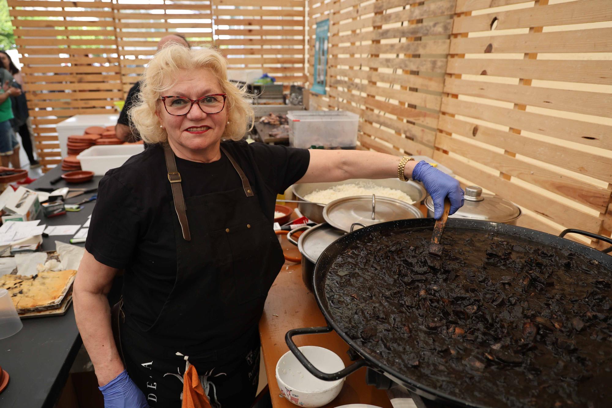 Redondela sienta en la mesa a los amandes del choco