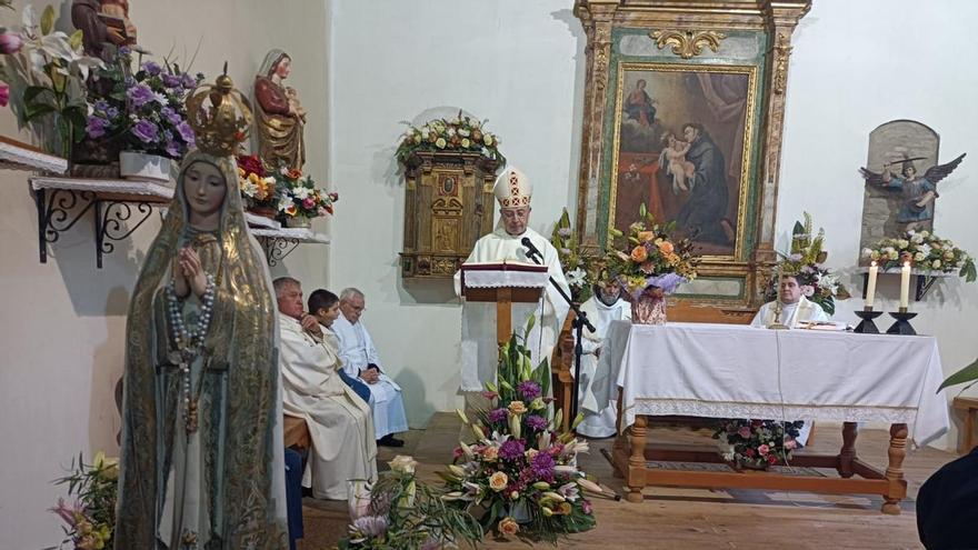 Fradellos renueva su a Virgen de Fátima en Fradellos: una devoción en auge desde 1976