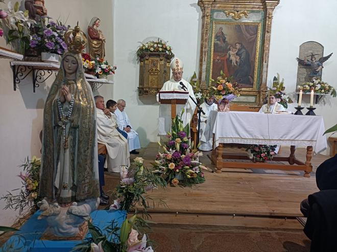 Fradellos renueva su a Virgen de Fátima en Fradellos: una devoción en auge desde 1976