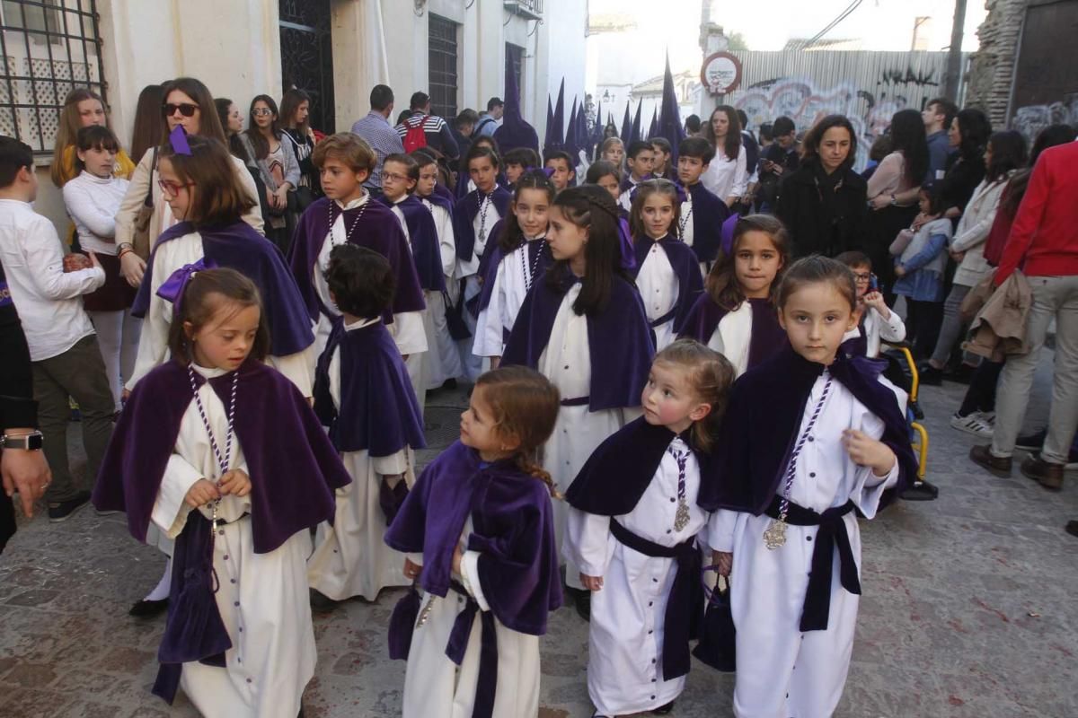 La cofradía de la Sangre enseña su caminar clásico