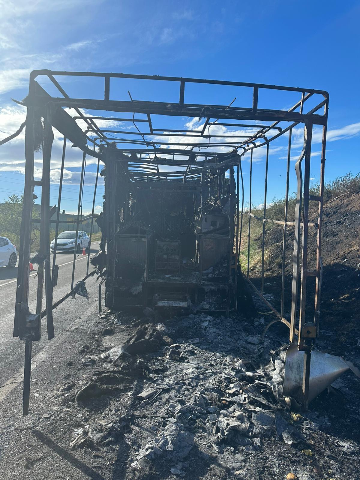 Dos ferits per inhalació de fum en l'incendi d'un camió a Llagostera