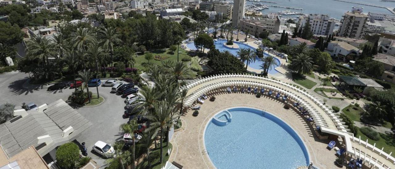 Vista de las piscinas del hotel Valparaíso, en Palma.