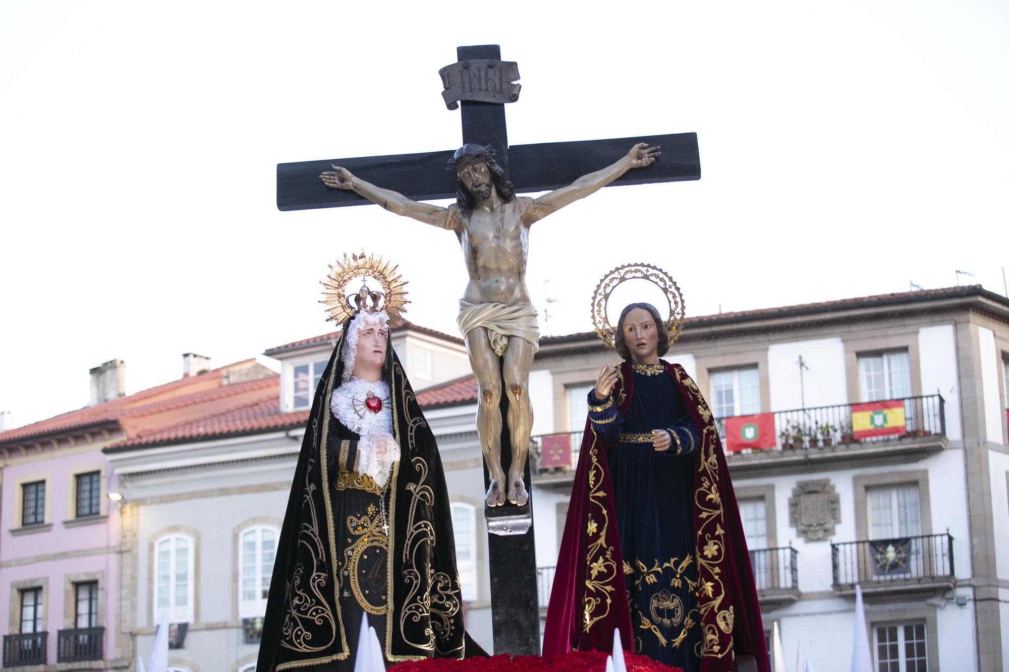 Jueves Santo en Avilés: Procesión del Silencio con los "sanjuaninos"