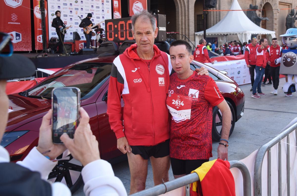 Abel Antón, junto a otro atleta antes de comenzar la prueba.