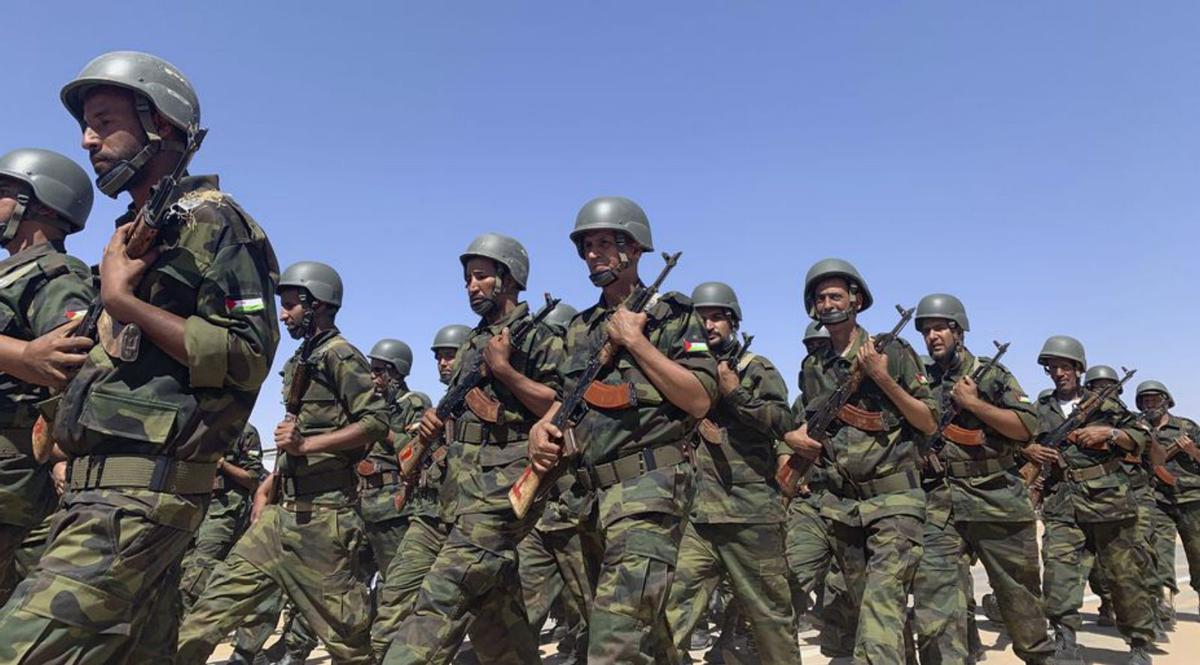Soldados saharauis en el desfile militar del dñia 20 de mayo. | | L. FERNÁNDEZ PALOMO (EFE)