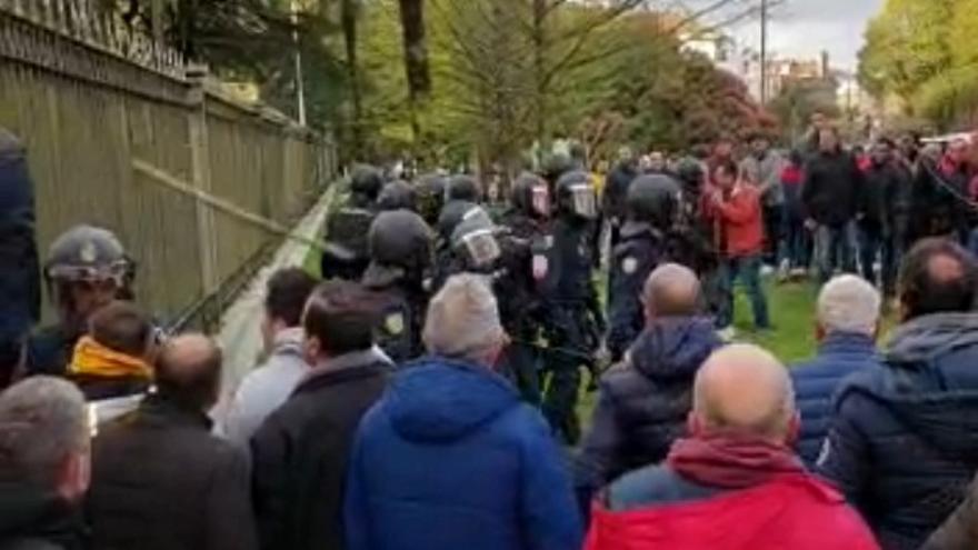 La protesta de los bateeiros en Santiago acaba en carga policial con heridos y arrestados
