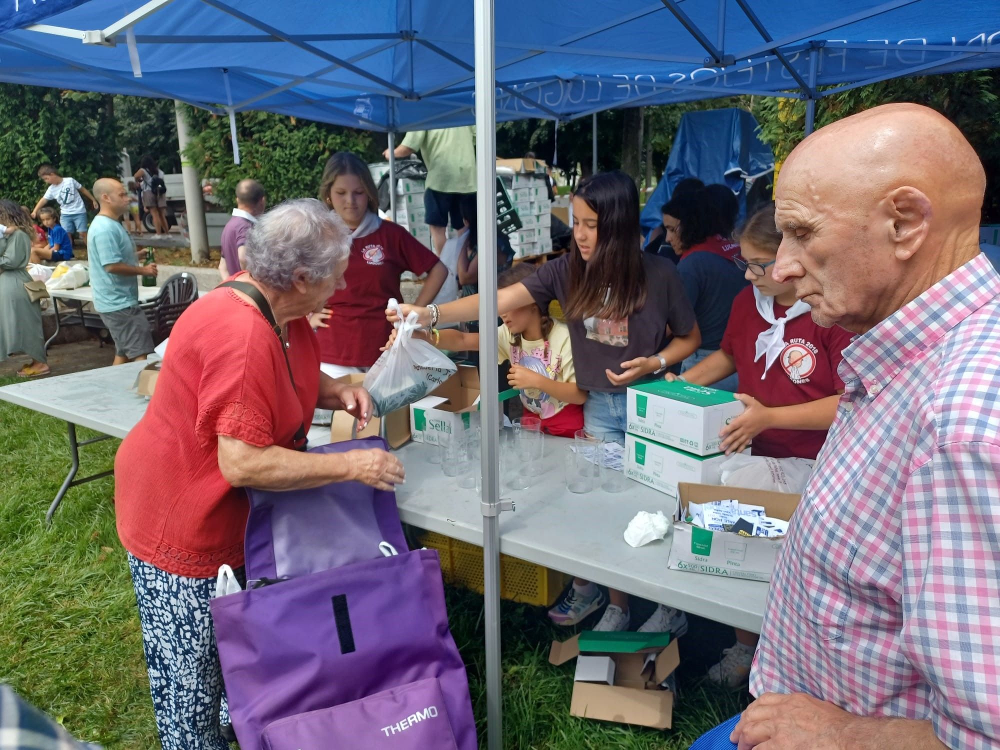 Lugones celebra su comida en la calle: "Que no falte la fiesta, que ya nos hacía falta"