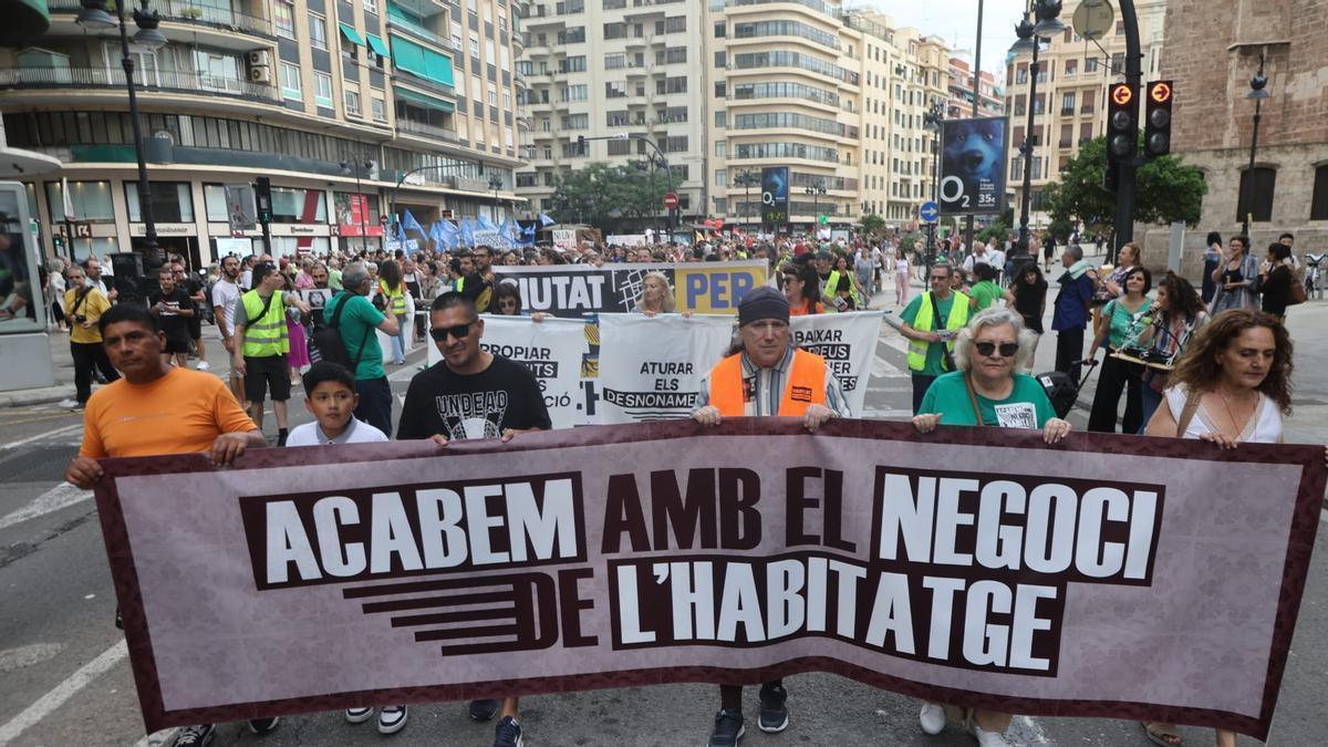 Manifestación en València por el derecho de la vivienda.