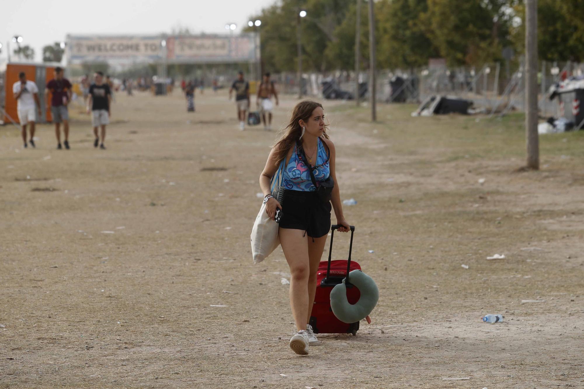 Los acampados en el Medusa comienzan a abandonar Cullera