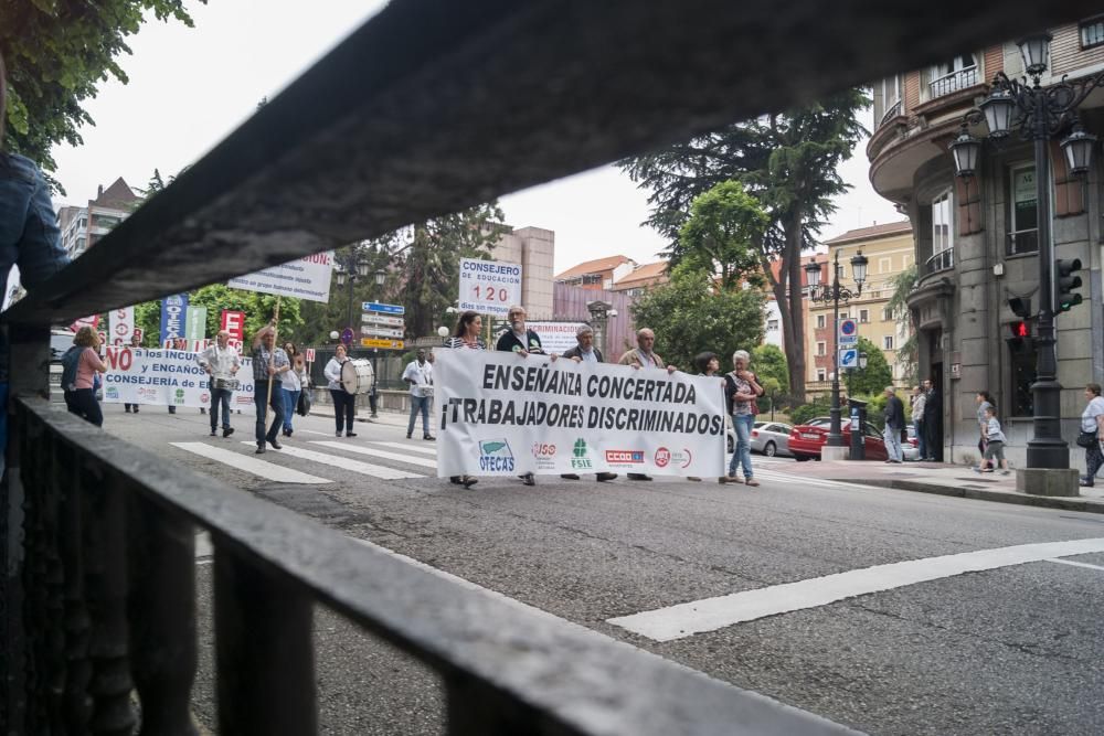 Manifestación convocada por los sindicatos de la enseñanza concertada