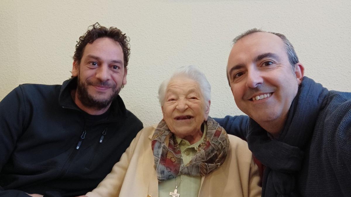 Carmen López, con David Viso y Fernando Montoya, conocido como el Toro