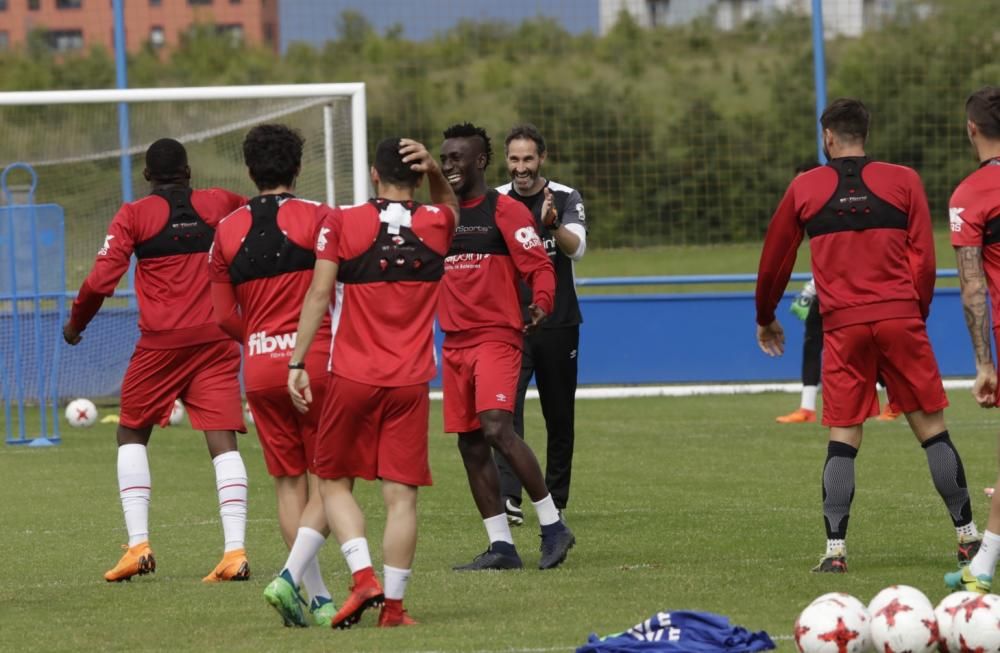 El Real Mallorca entrena en la ciudad deportiva del Alavés