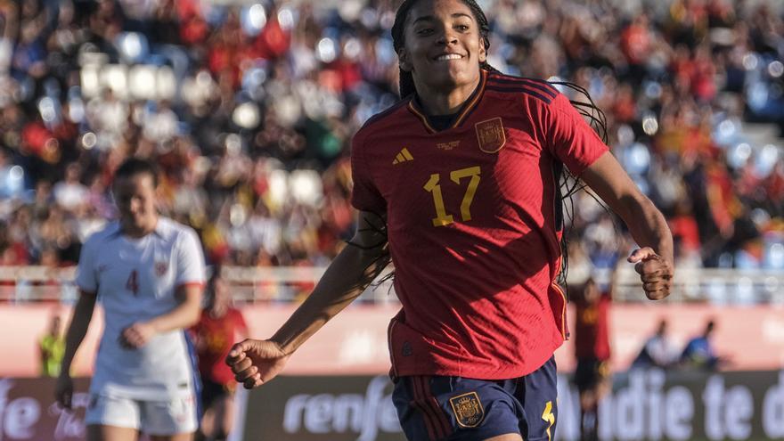 Salma Paralluelo marca un doblete en la victoria de España ante Noruega