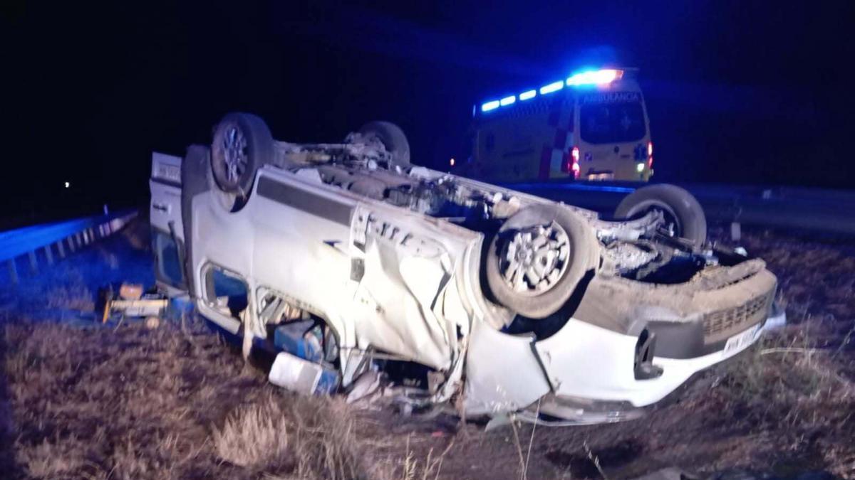 Así ha quedado la furgoneta tras el accidente.