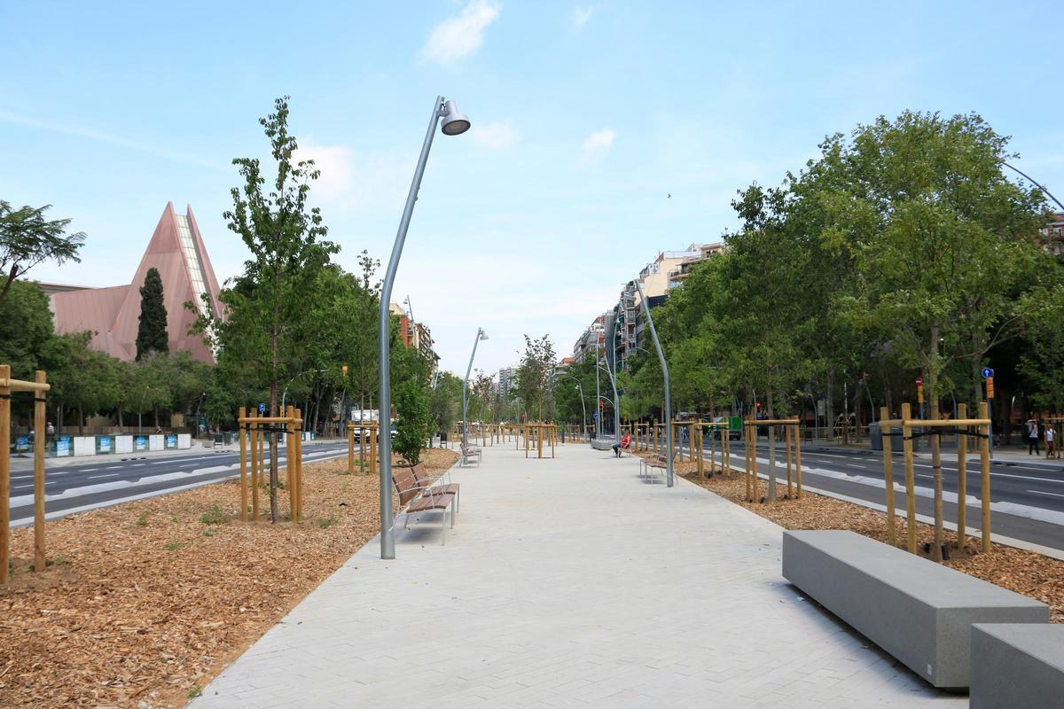 Nuevo tramo de la Meridiana reformado, a la altura de la plaza de Ferran Reyes y los jardines de Maria Soteras Nuevo tramo de la Meridiana reformado, a la altura de la plaza de Ferran Reyes y los jardines de Maria Soteras