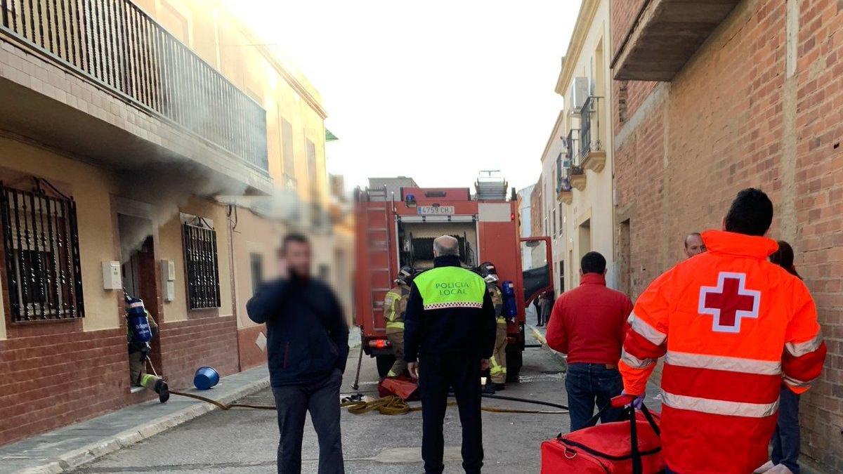 Dos heridos en el incendio de una vivienda en Talavera la Real