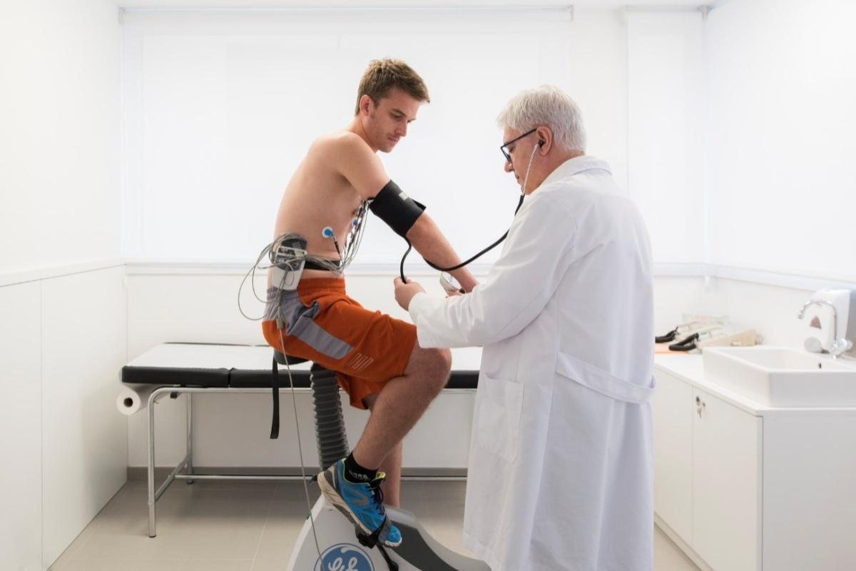 Educación en hábitos saludables y control médico: pilares de la prevención cardiovascular