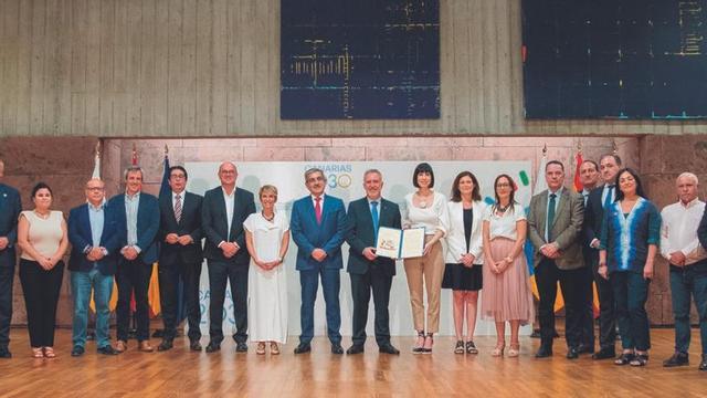 Representantes ed administraciones e instituciones públicas y privadas del Archipiélago que firmaron el Pacto por la Ciencia. |