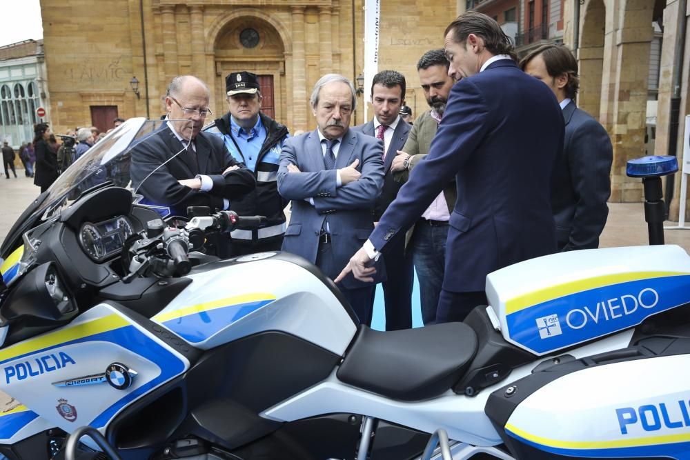 Presentación de las nuevas motos de la Policía Local de Oviedo.