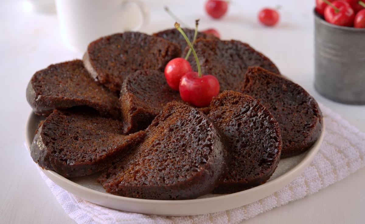 BIZCOCHOS SIN HARINA | El bizcocho de chocolate sin harina y sin azúcar que está conquistando TikTok