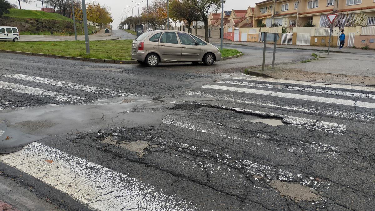 Baches como consecuencia de la lluvia en Plasencia.