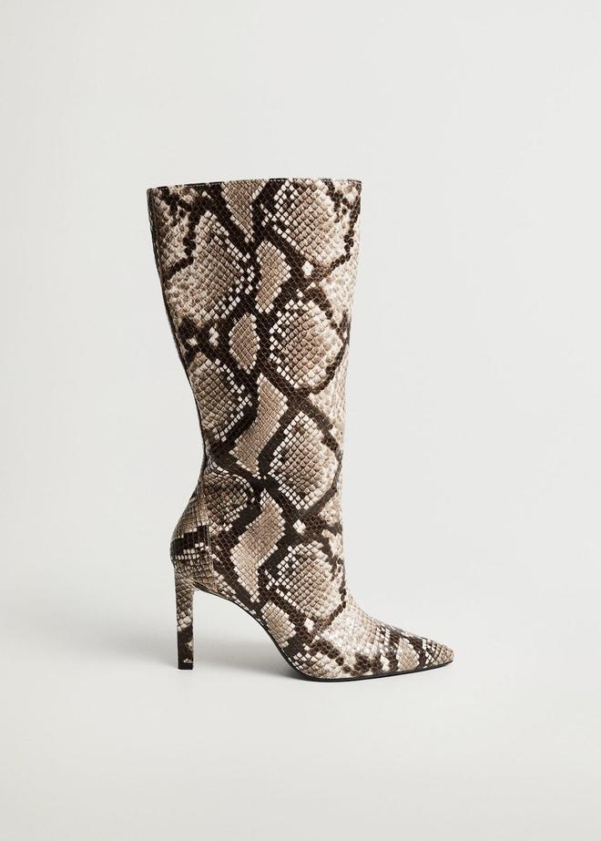 Botas con estampado de serpiente, de Mango (49,99 euros)