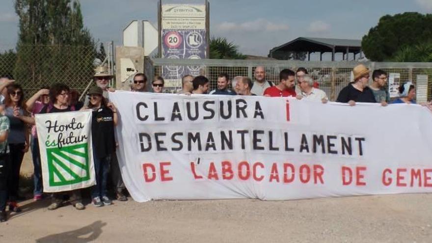 Entidades ciudadanas exigen el cierre de la planta de residuos de la Contienda