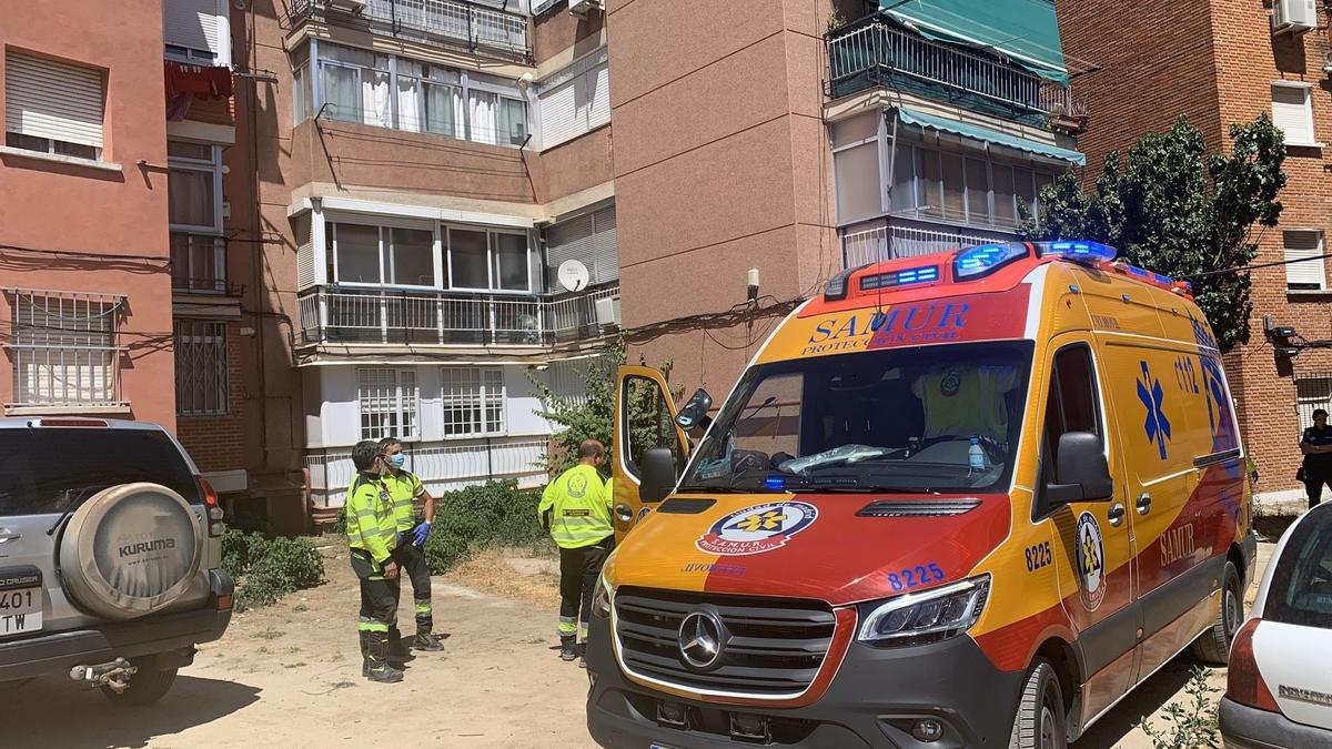 Herido grave un niño de casi 3 años al caer de la ventana de un tercer piso en Carabanchel.