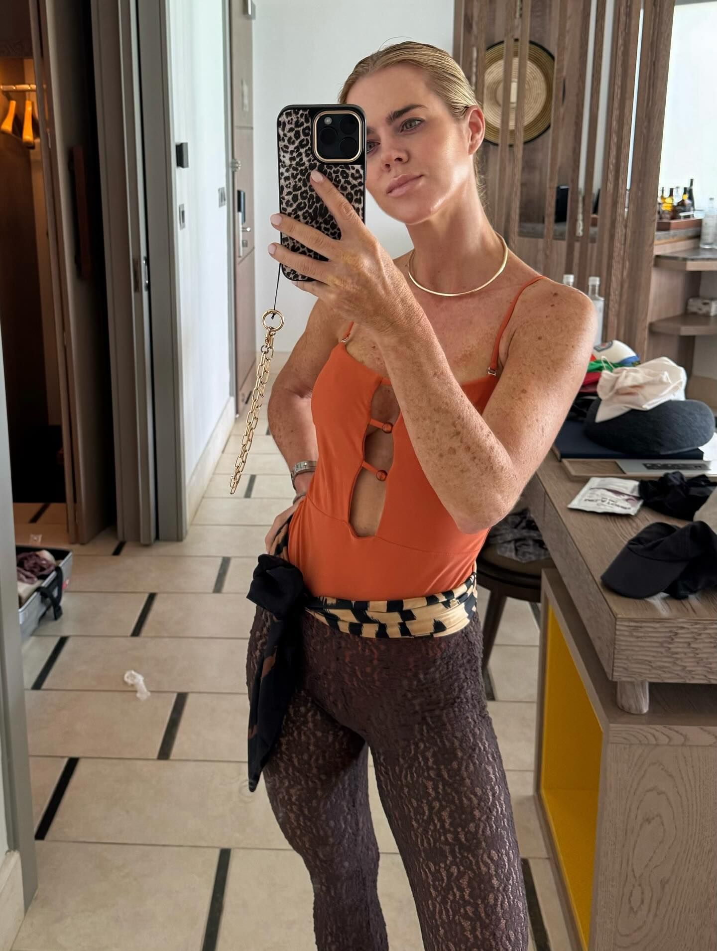 El descuido en la foto de Amelia Bono: ¿es un preservativo?