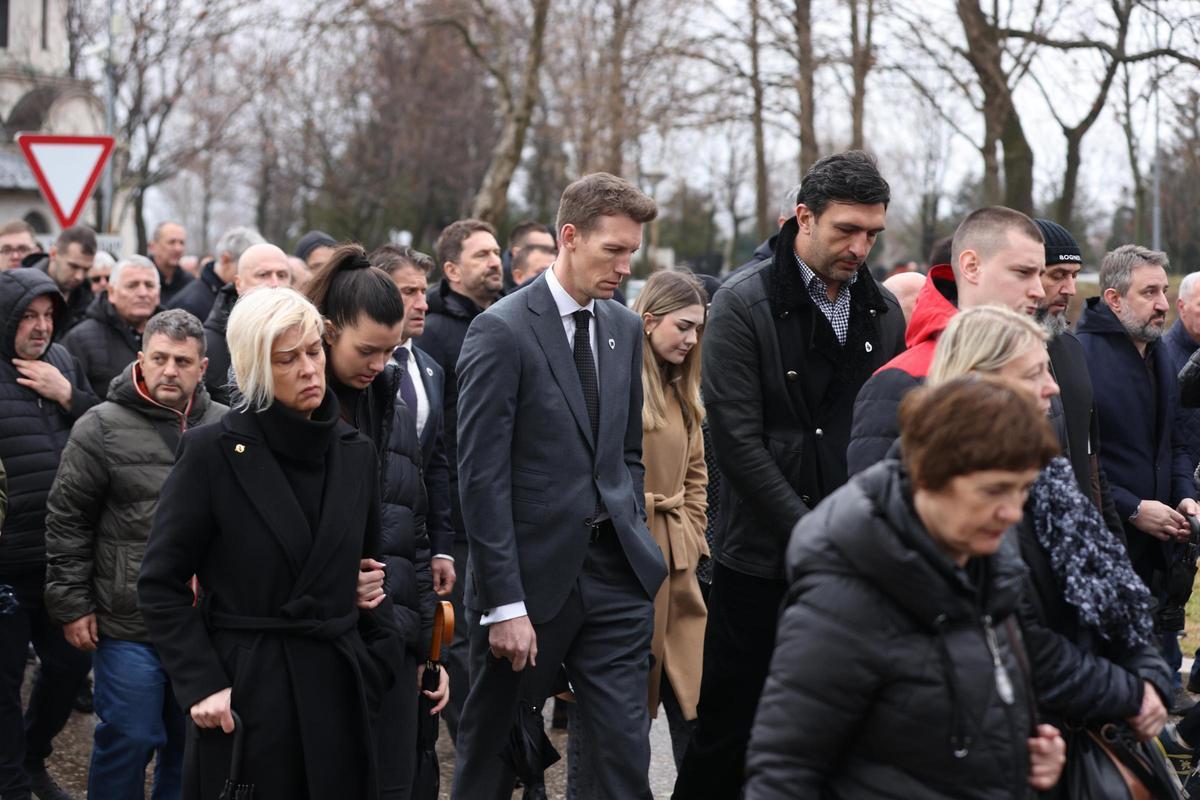Sus familiares y excompañeros asistieron al funeral