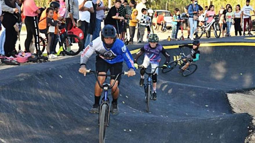 Piera amplia la zona lúdica i esportiva  amb la inauguració d’un ‘pumptrack’  | AJUNTAMENT DE PIERA