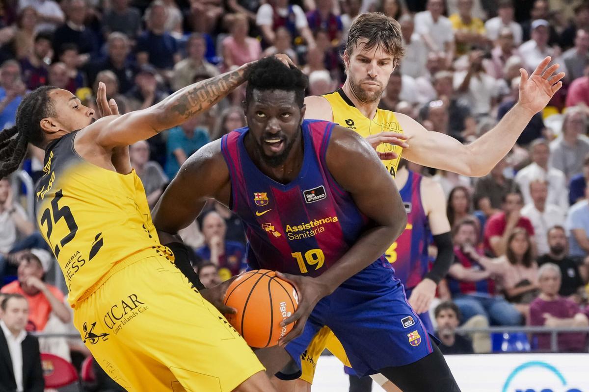 El Barça intimida el Tenerife amb una pallissa (100-67)