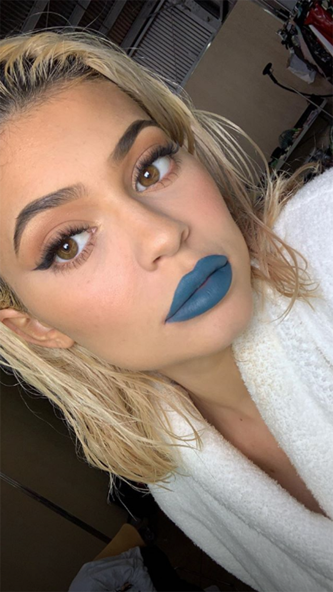 Kylie Jenner con los labios azules