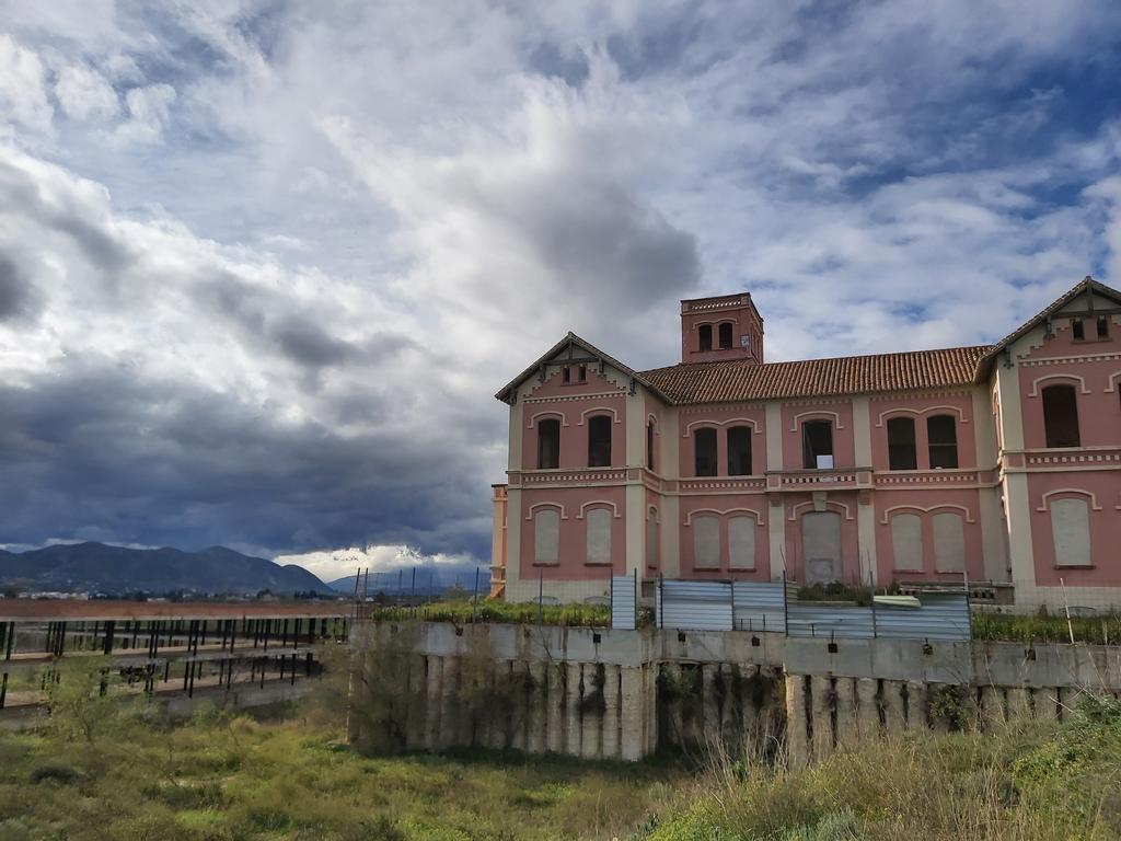 La Iglesia Rosa del Cortijo Jurado