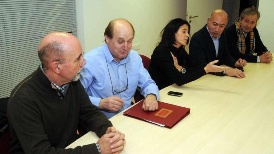 Un momento de una reunión anterior del Consejo de Administración del Pontevedra. // Rafa Vázquez