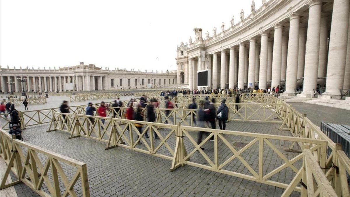 El Vaticano condena al expresidente de su banco y a dos socios por malversación