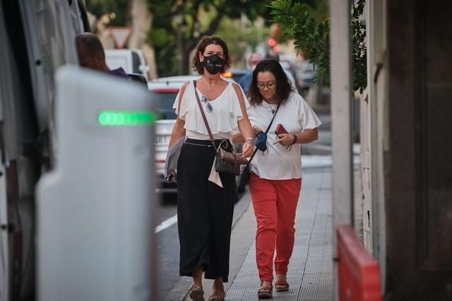 Concentración y ambiente exterior al pleno de la moción de censura en Santa Cruz Jose Manuel Bermudez Baston Patricia Hernandez   | 13/07/2020 | Fotógrafo: Andrés Gutiérrez Taberne