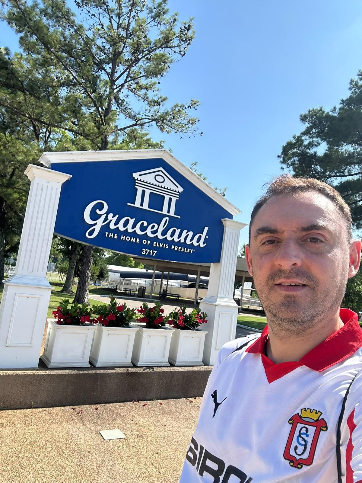Diego Álvarez Bada en Graceland, en Memphis (EEUU)