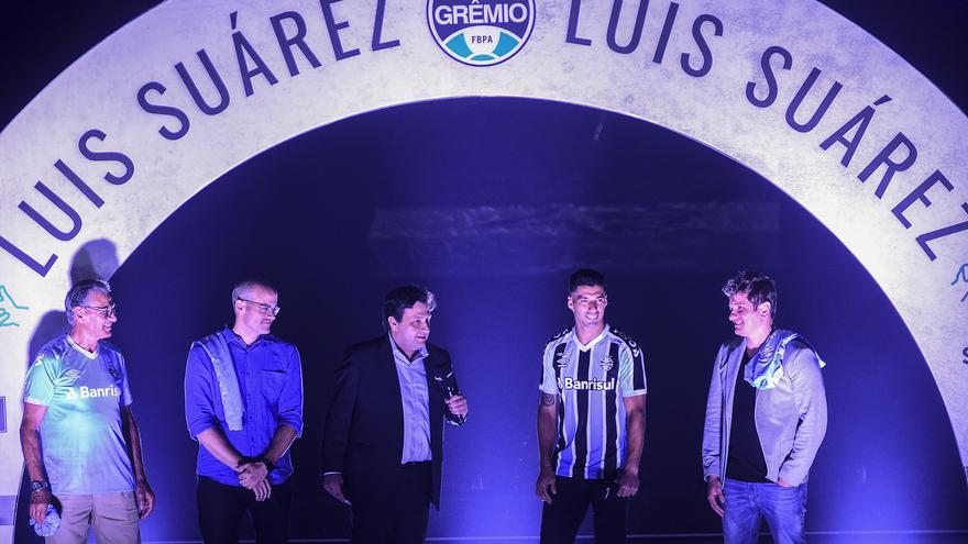 Luis Suárez reúne 30.000 hinchas del Gremio en su presentación