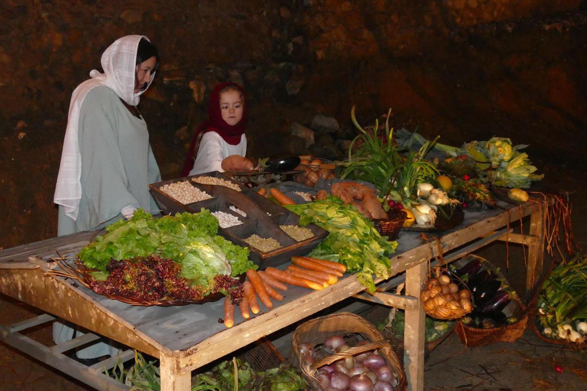 La 42a edició del Pessebre Vivent de Peralada manté viva la tradició recorrent el centre històric del poble